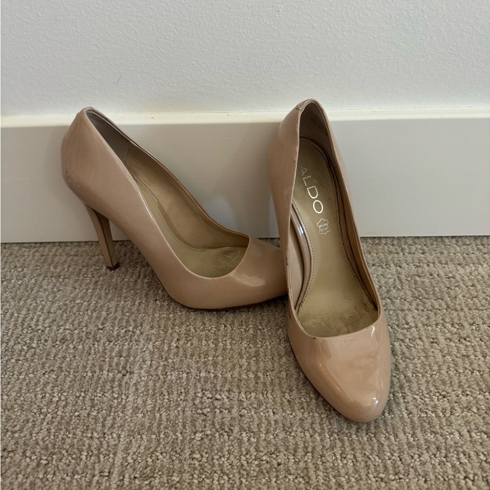 Beige Rounded Toe Patent Leather Pumps/Heels